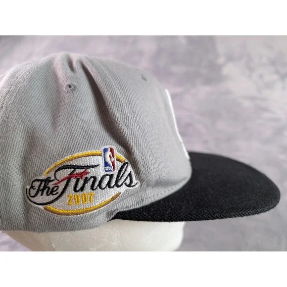 Mitchell & Ness San Antonio Spurs 2007 NBA Finals Snapback Hat Grey Black Mens - Picture 4 of 7